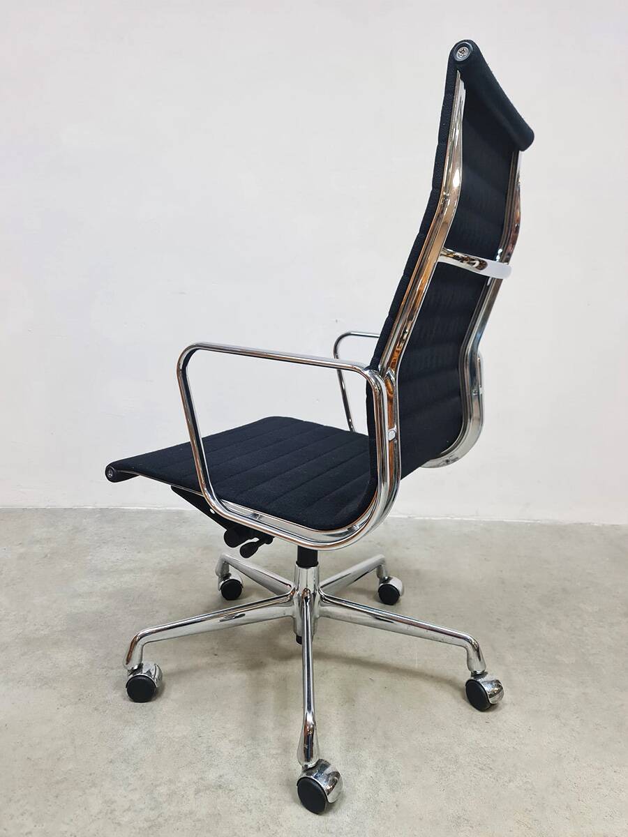 Vintage aluminum office chair EA 119 Charles and Ray Eames Vitra