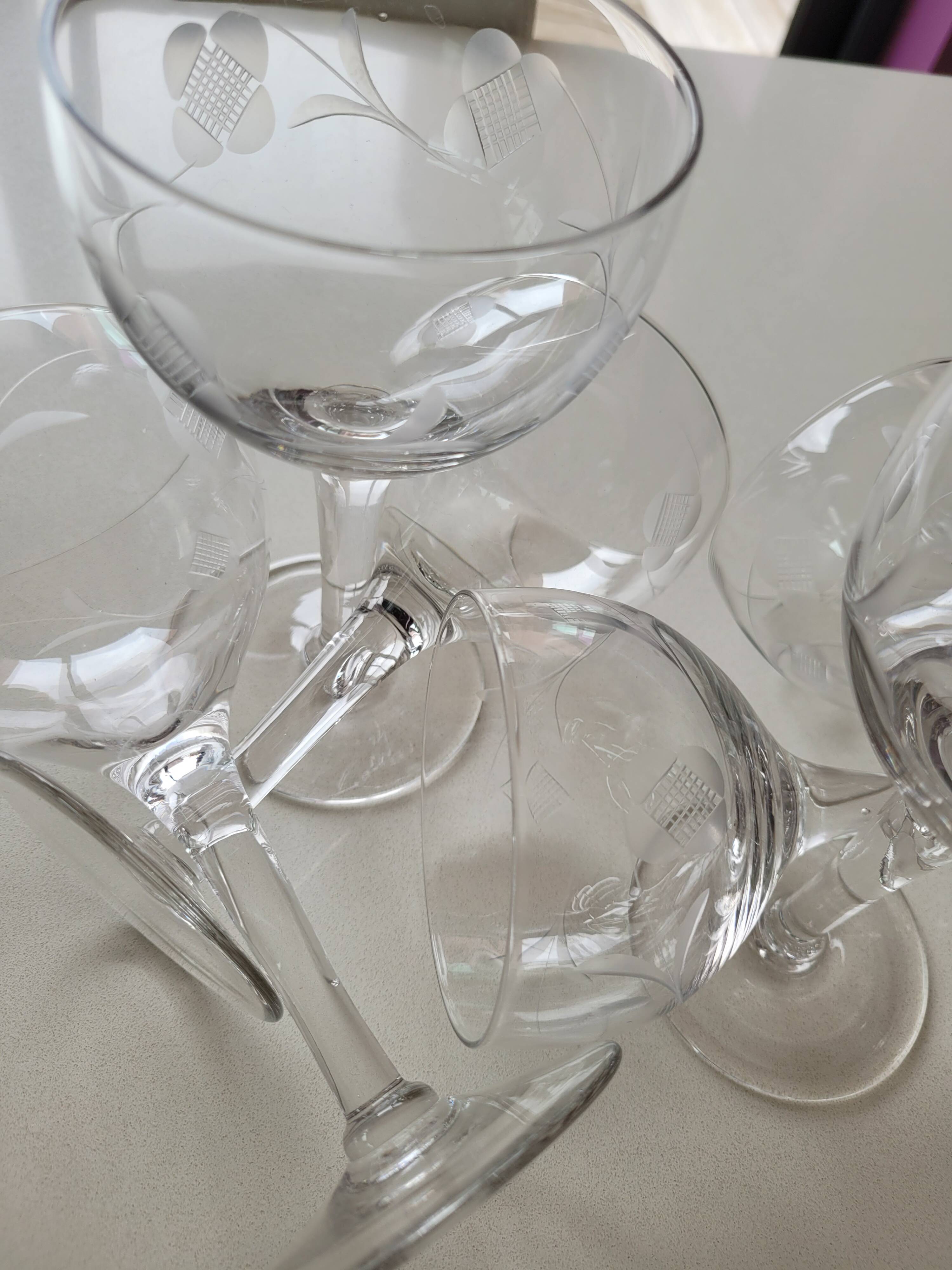Set of 6 stemmed glasses