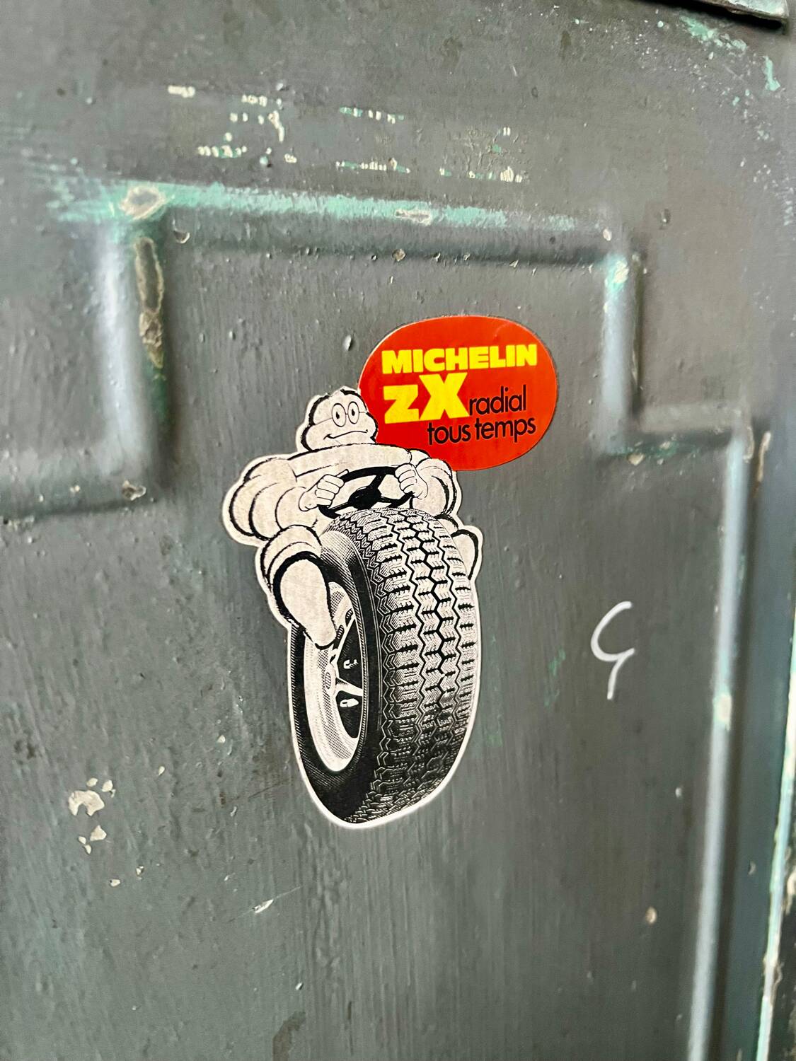 Industrial locker room from the Gantois brand around 1930