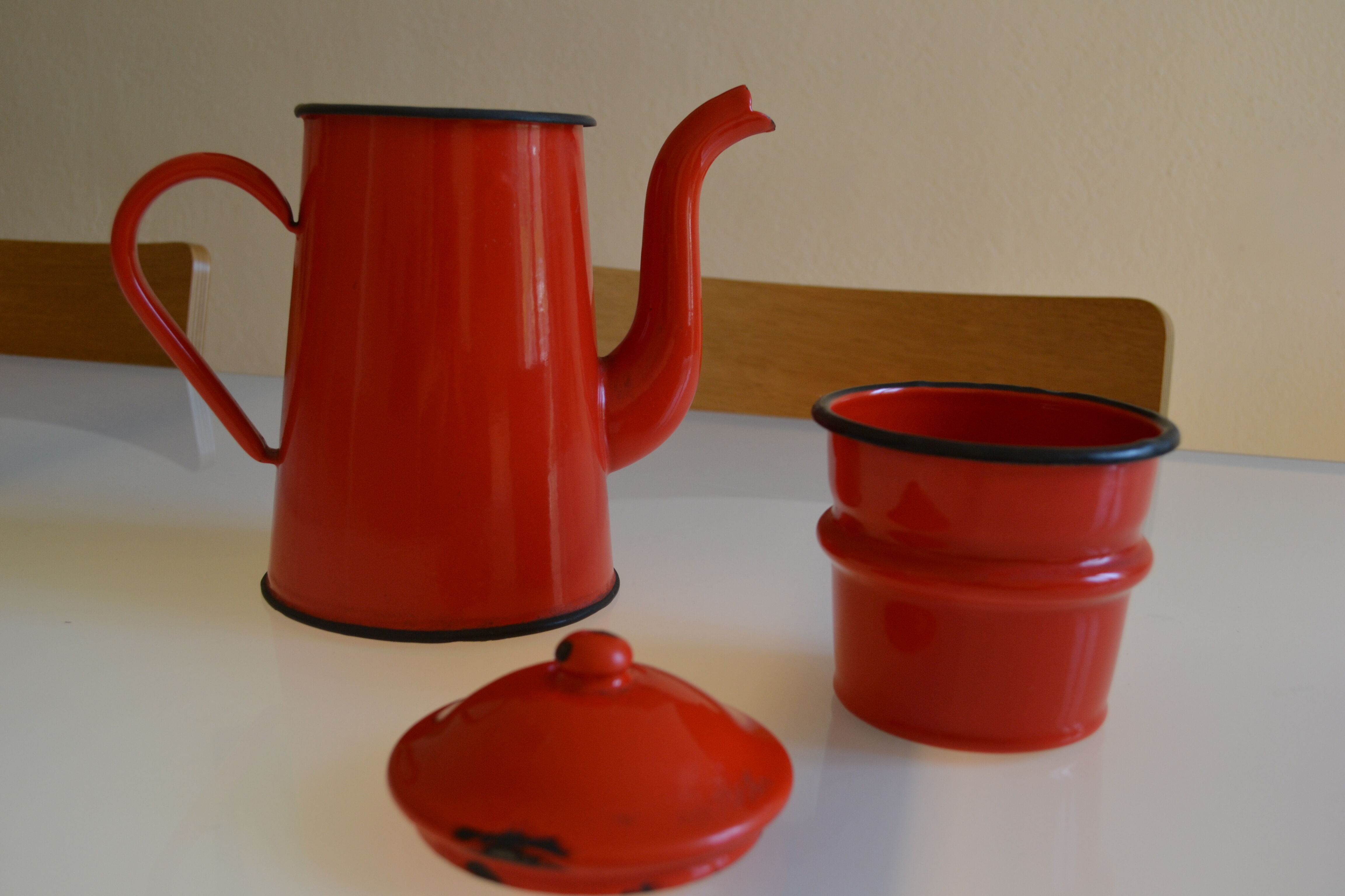Vintage coffee maker in red and black enamelled sheet