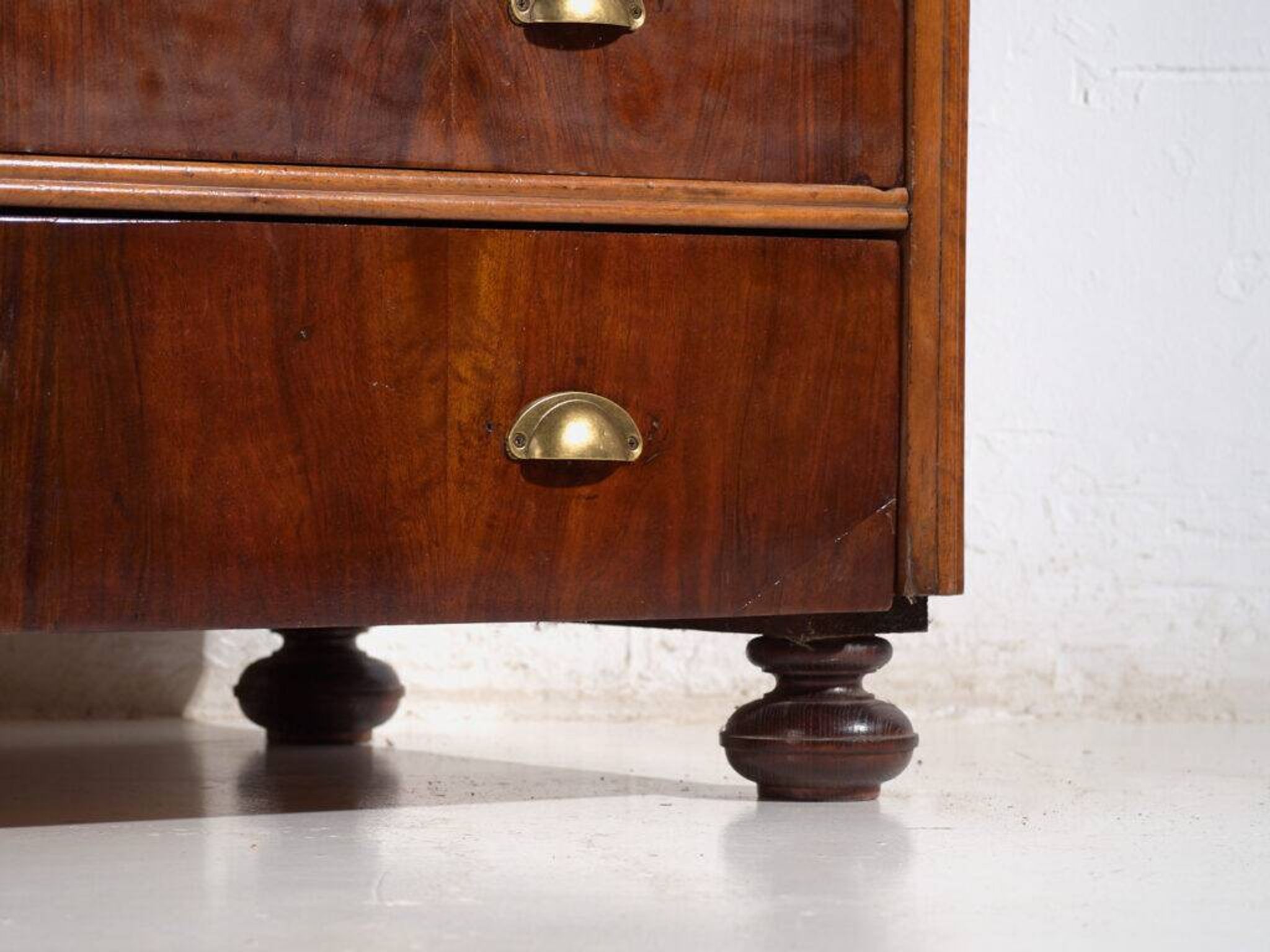 Antique pine chest of drawers with four drawers and brass handles – Central Europe, circa 1900