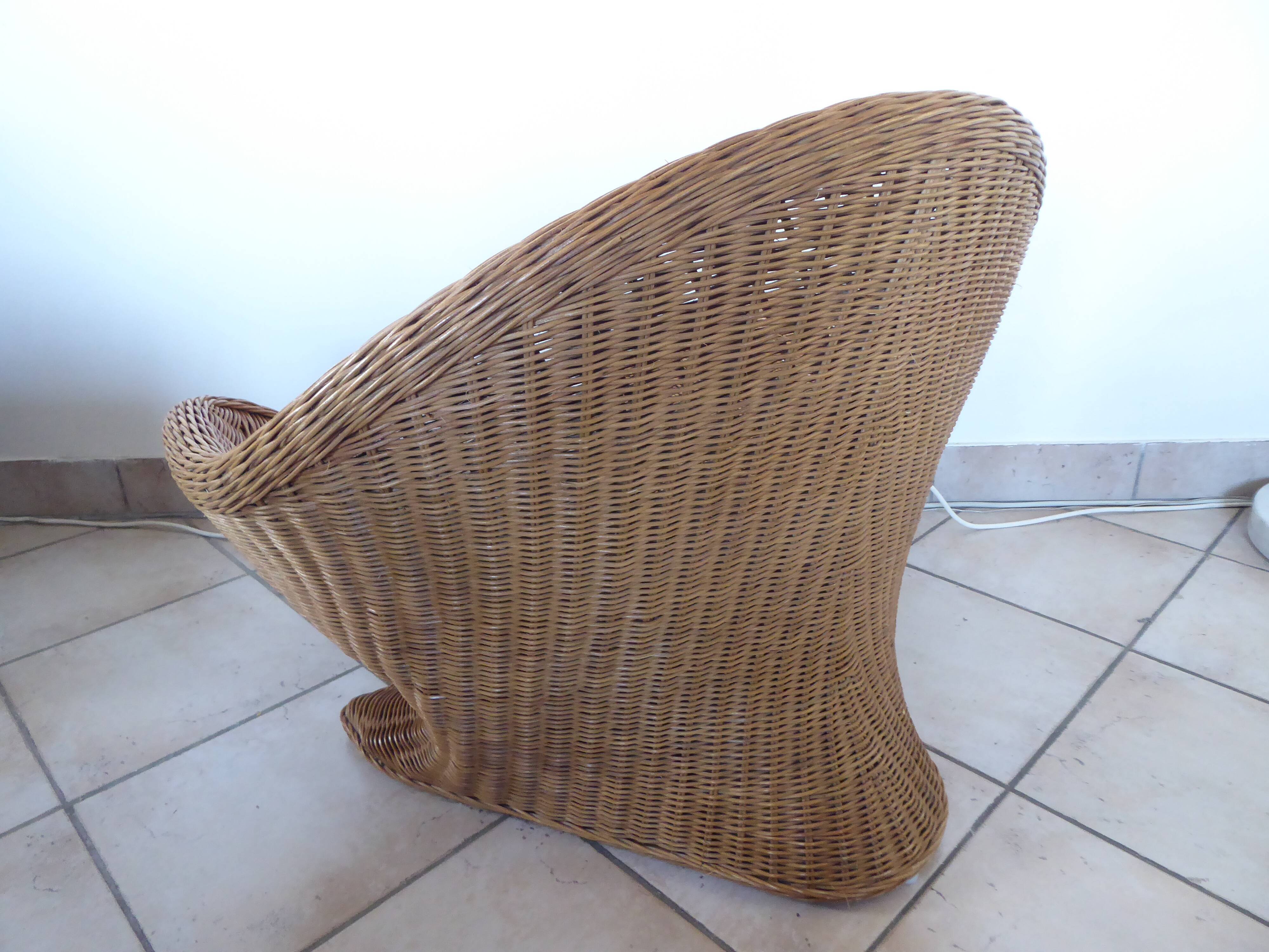 Wicker lotus armchair