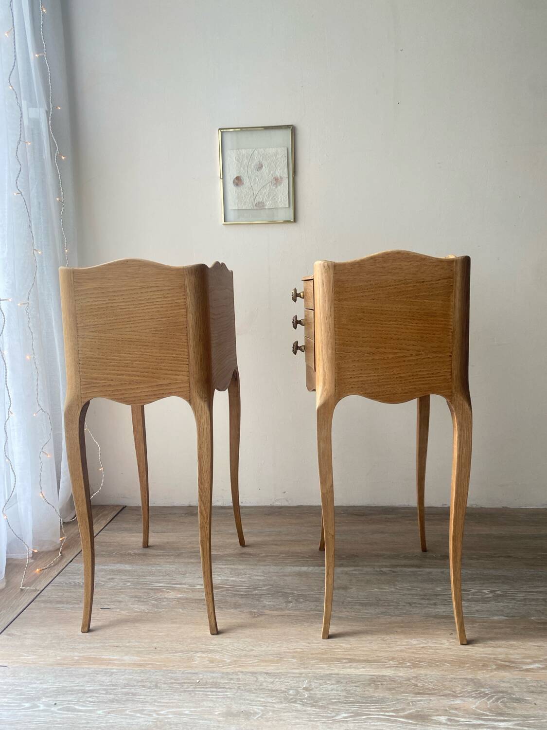 Paire de chevets en chêne - style Louis XV rustique- bois blond brut