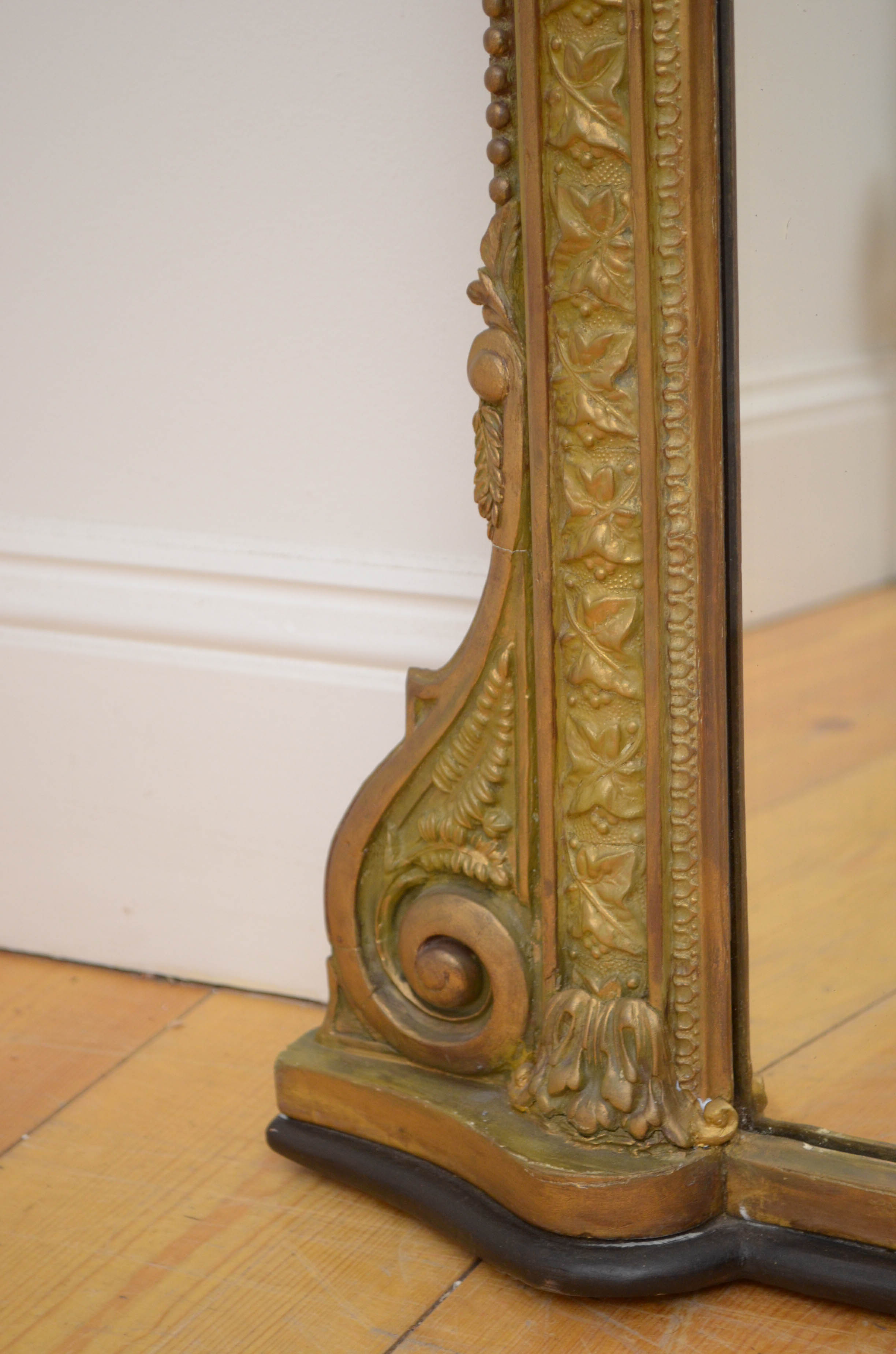 Victorian giltwood wall mirror - 112x121cm