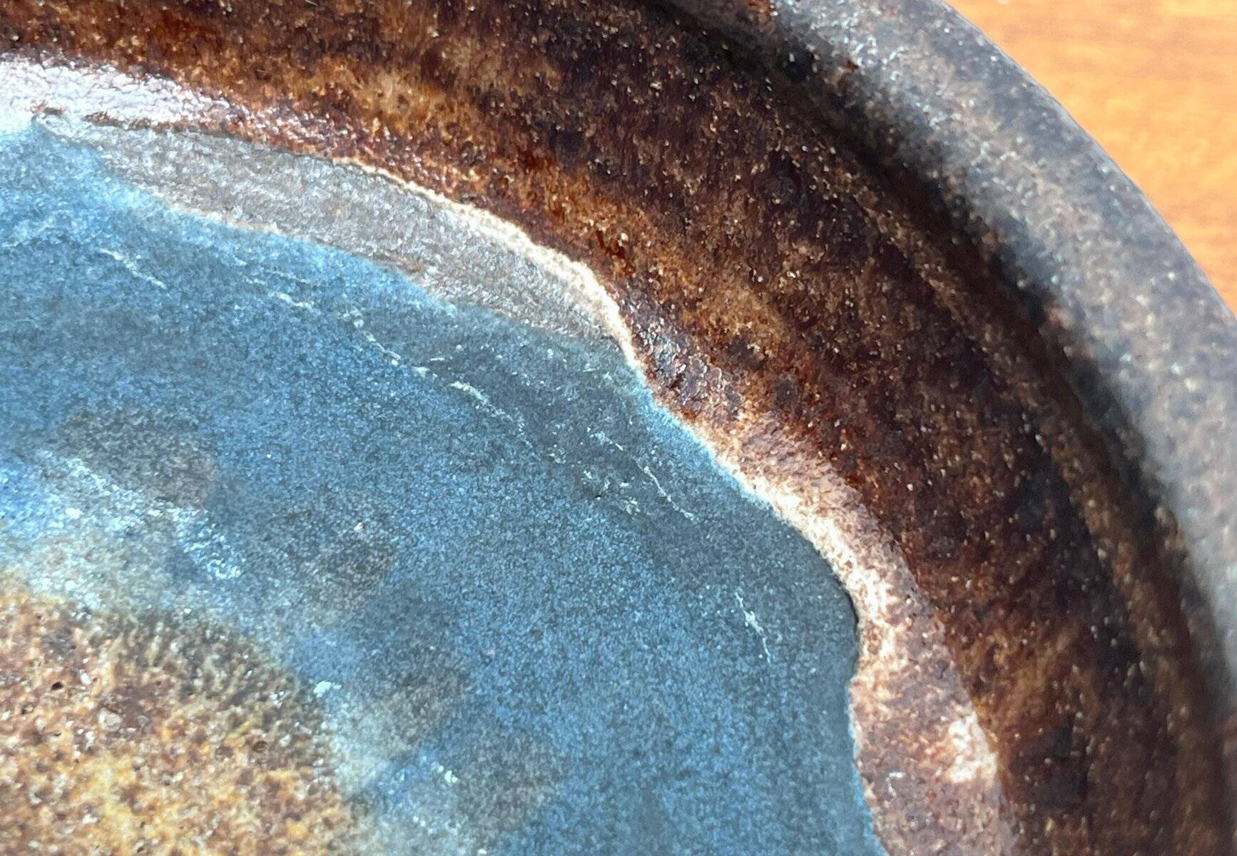 Mid-century German studio pottery bowl by Volker Ellwanger, 1960s.