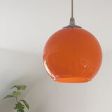 Paire de suspensions orange en verre opaline 70’s