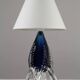 Lampe de table en verre art bleu et cristal — Suède, vers 1955-1965
