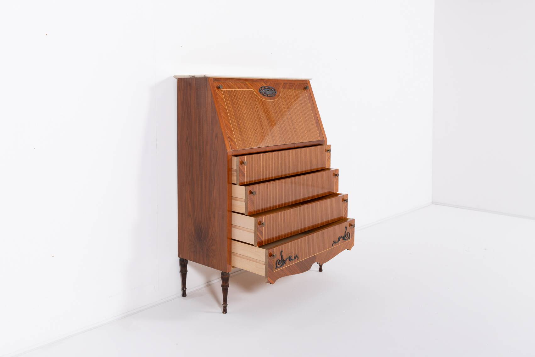 Mid-century Italian chest of drawers by Martineli, 1950