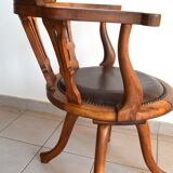 Swivel american office armchair