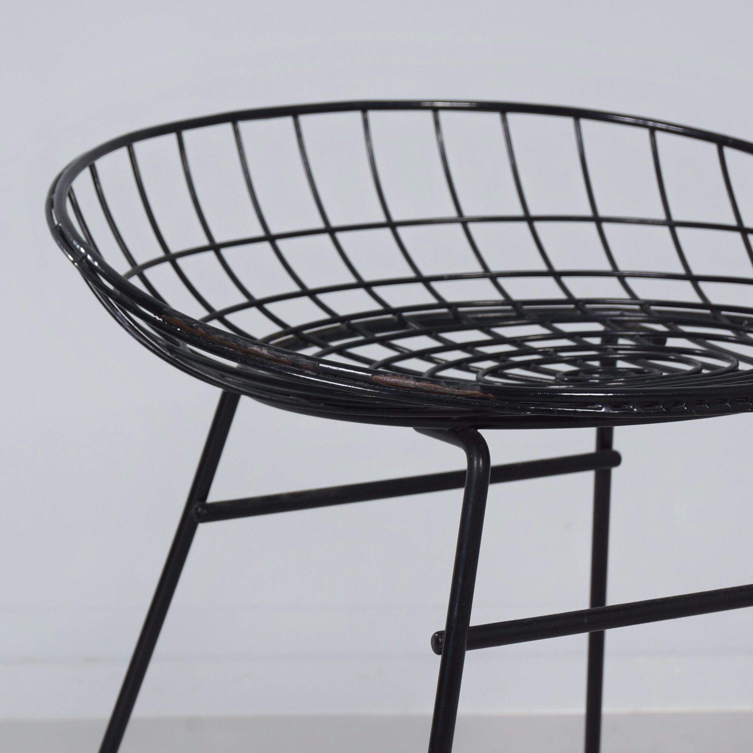 Black Pastoe KM05 wire stool – Braakman & Dekker