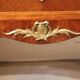 Commode sauteuse en bois de plaquage