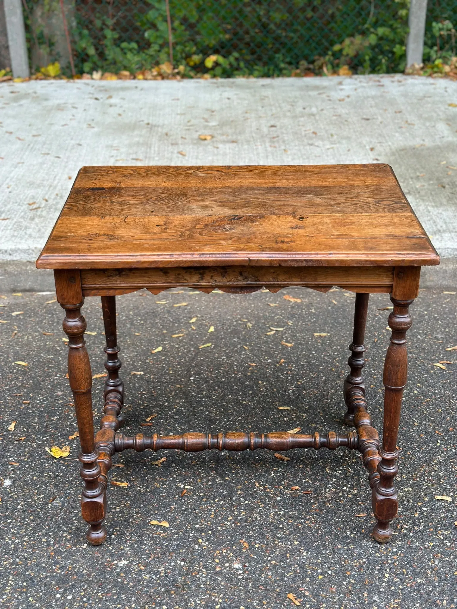 Solid walnut table in Louis XIII/Louis XIV style from the 19th century, 80x75cm.