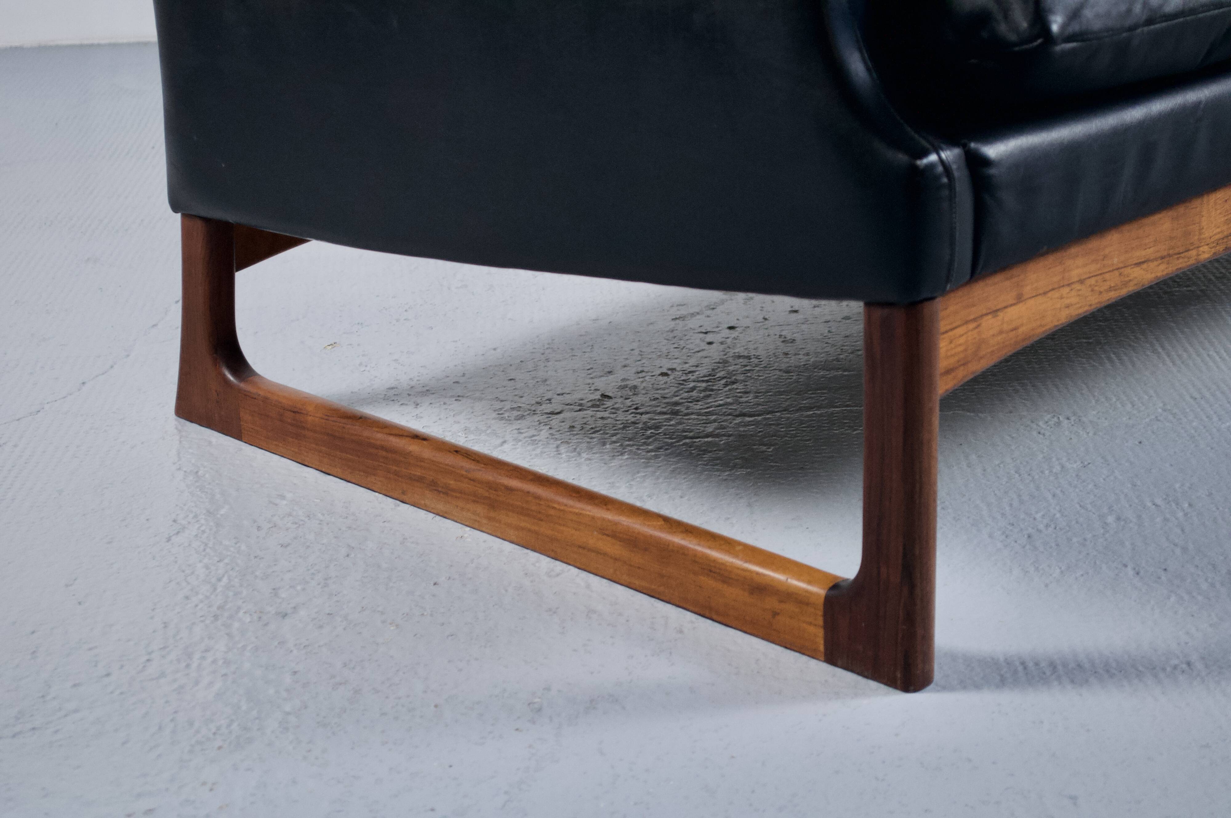Scandinavian 3-seater sofa in leather and rosewood from the 60s
