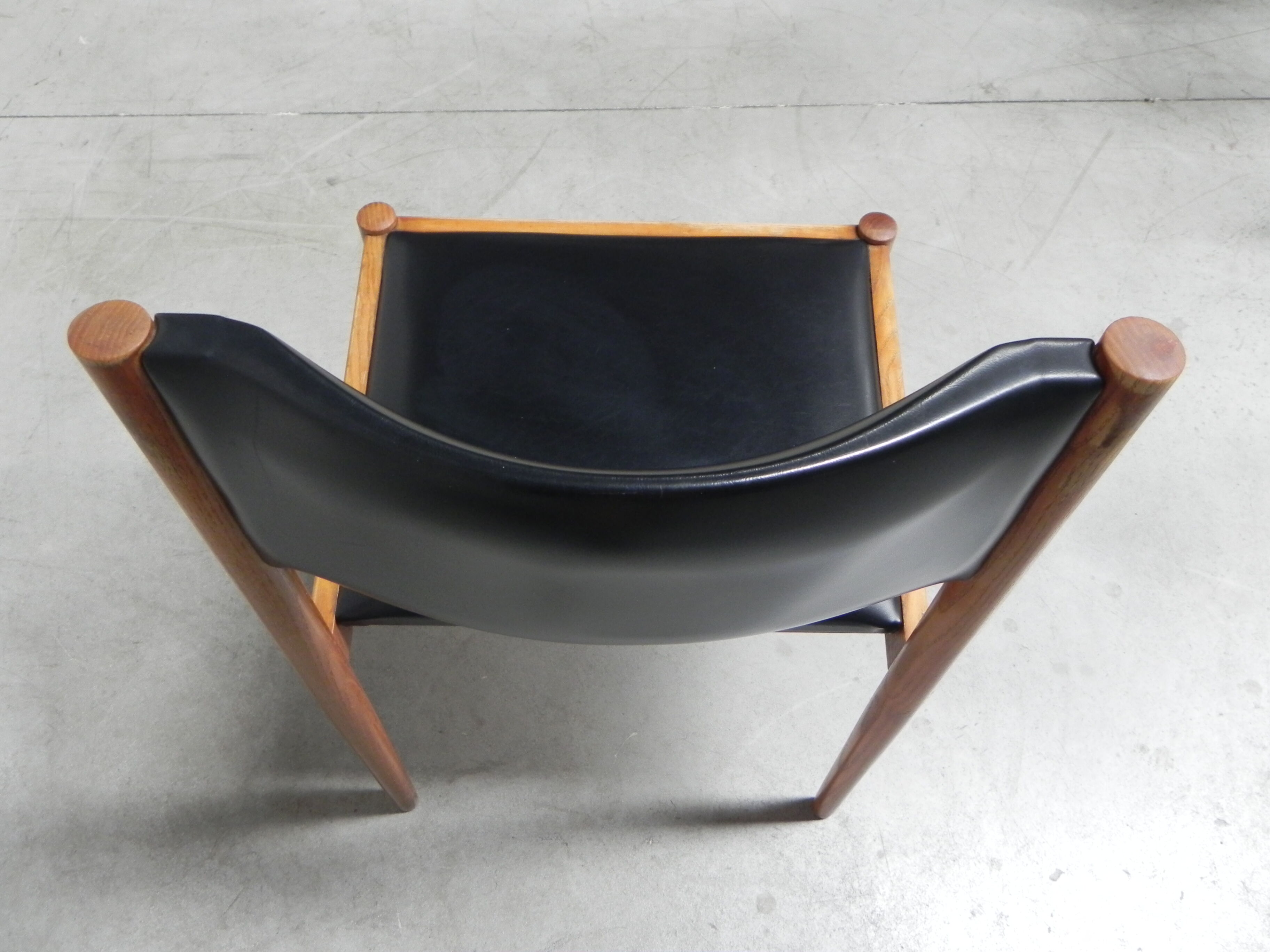 4 vintage chairs upholstered with skai