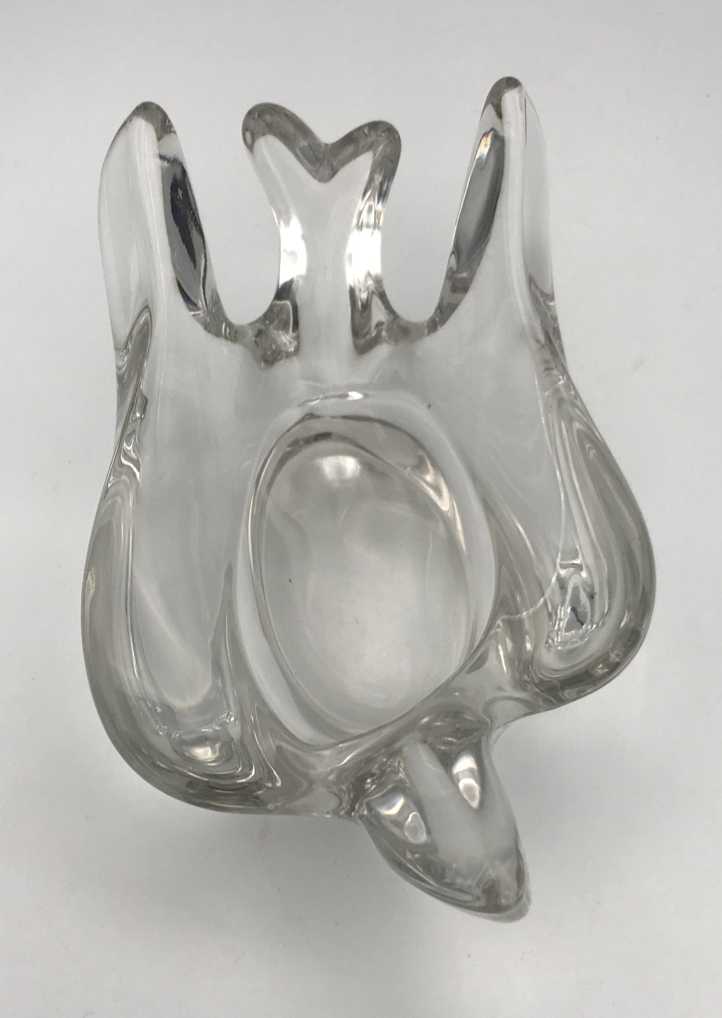 Bird-shaped paperweight, crystal swallow