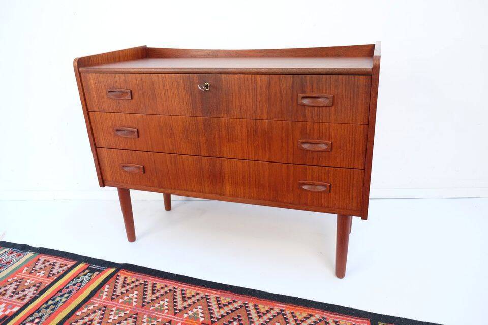 Teak chest of drawers in Danish style, 1960s/70s, retro/vintage style, dating from the mid-20th century.