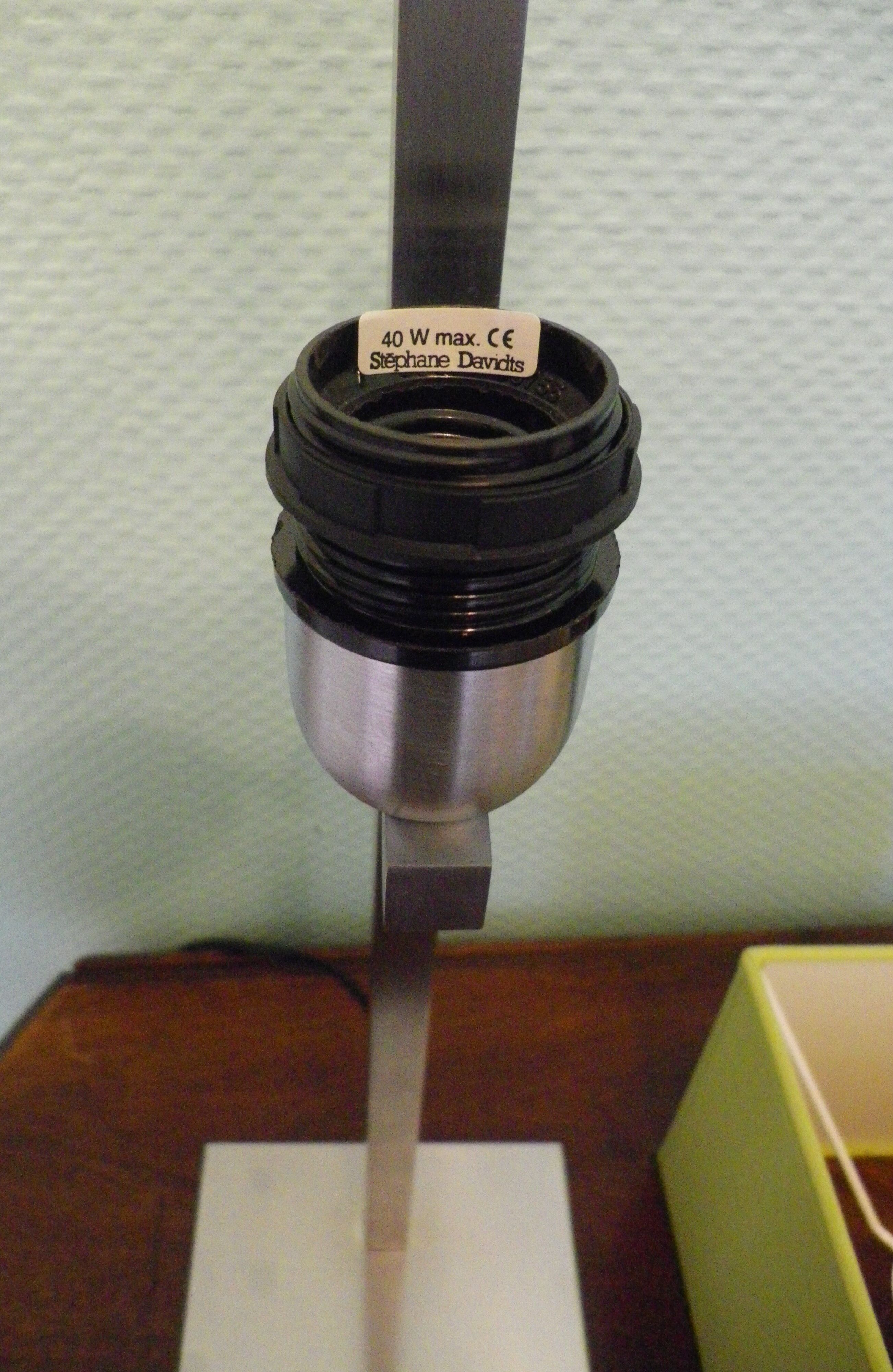 Lampe Stéphane Davidts modèle Faras chrome satiné, abat jour vert amande - Belgique