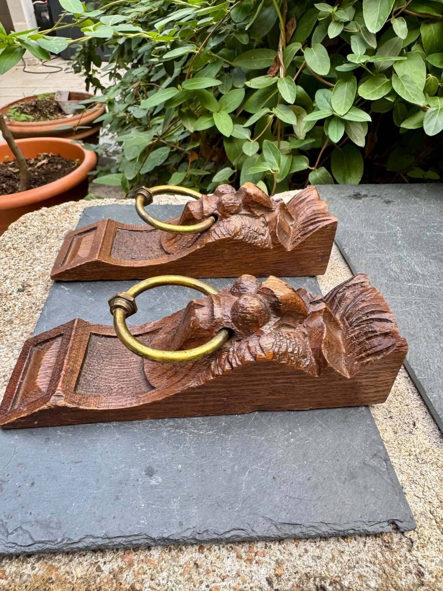 Pair of consoles, corbels, wooden and brass lion supports, 19th century.