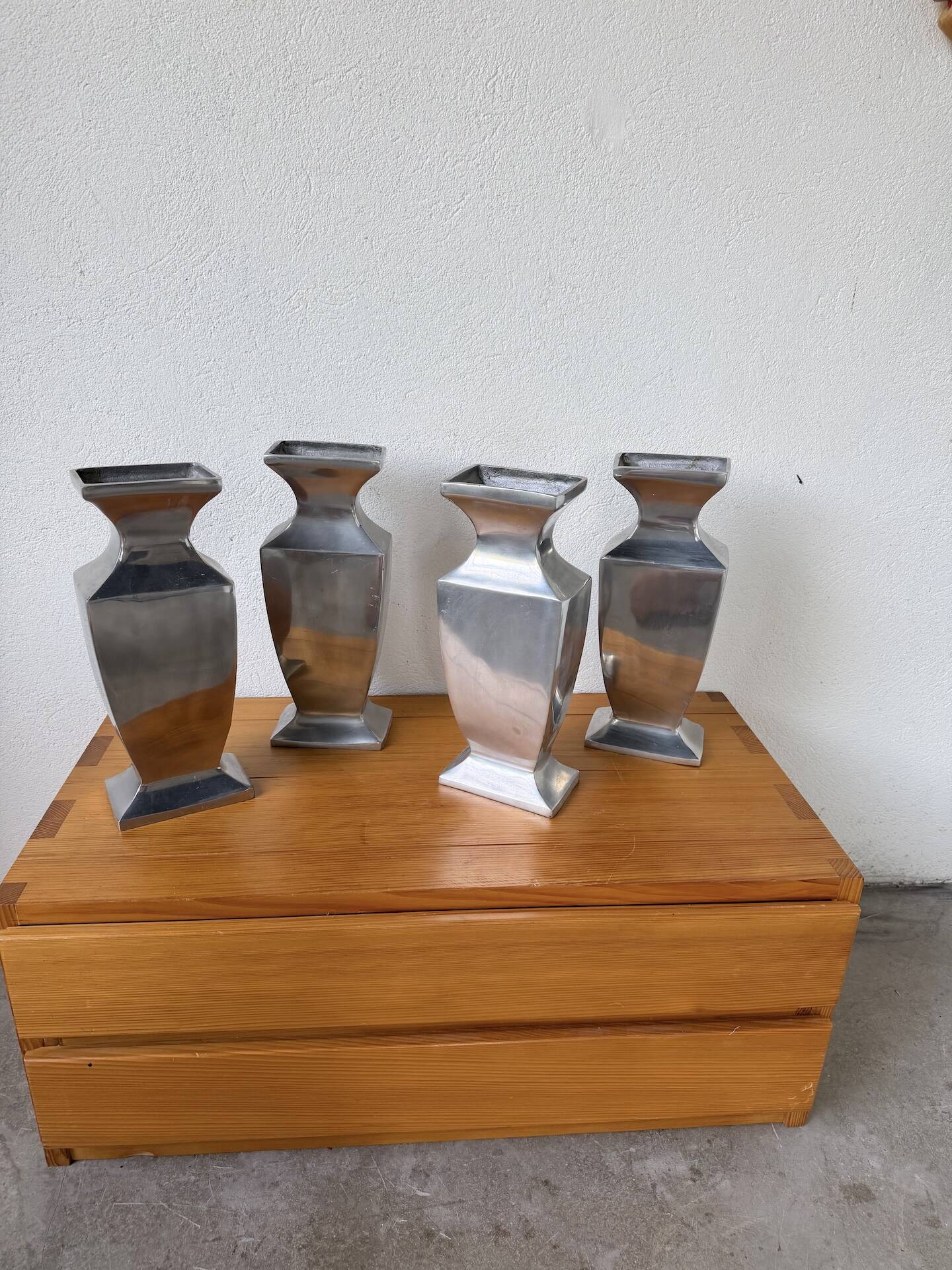 Set 4 vases en fonte d’aluminium
