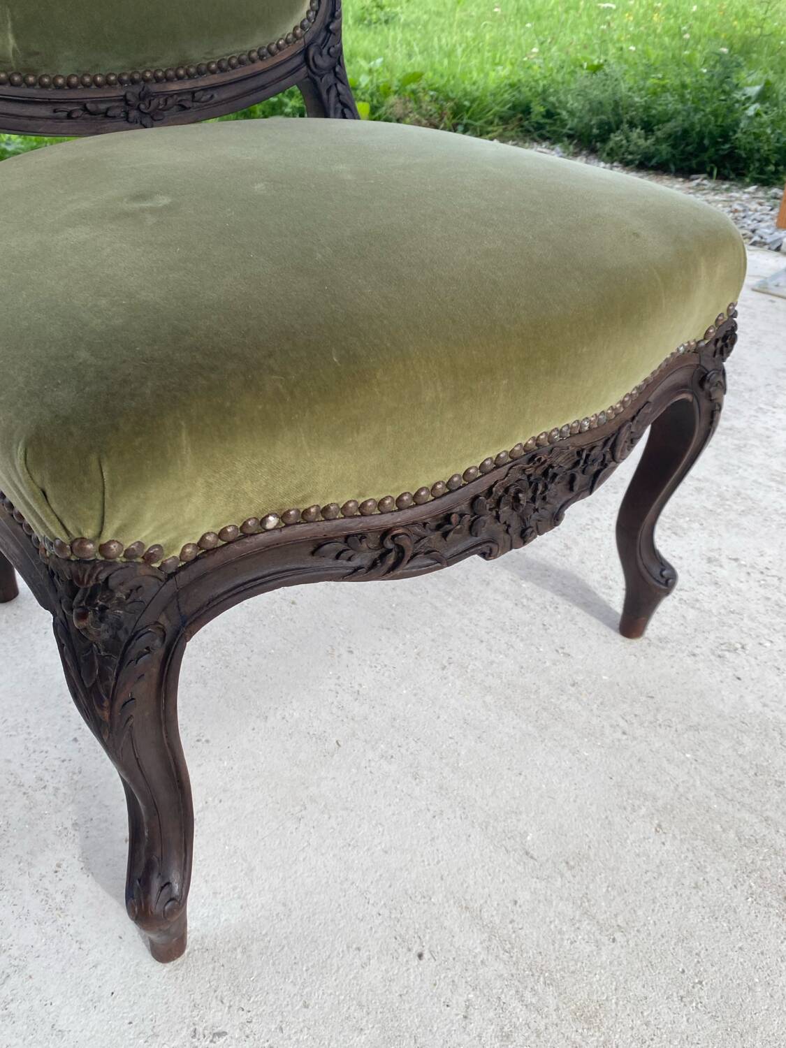 Louis 15 style green velvet chair