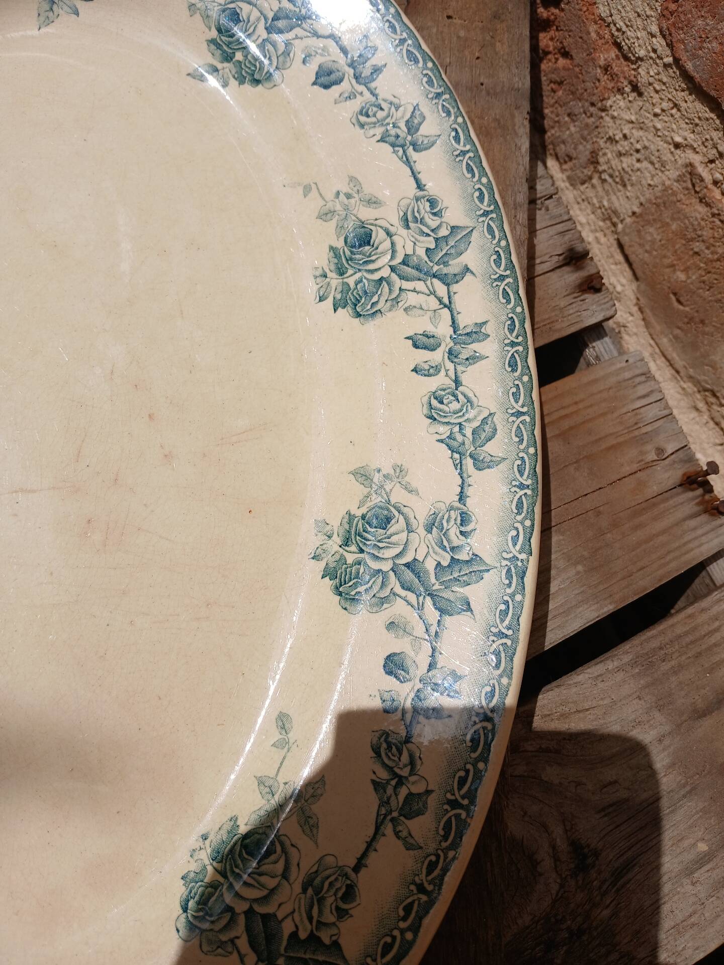 Plat ancien en terre de fer Choisy le Roi 
