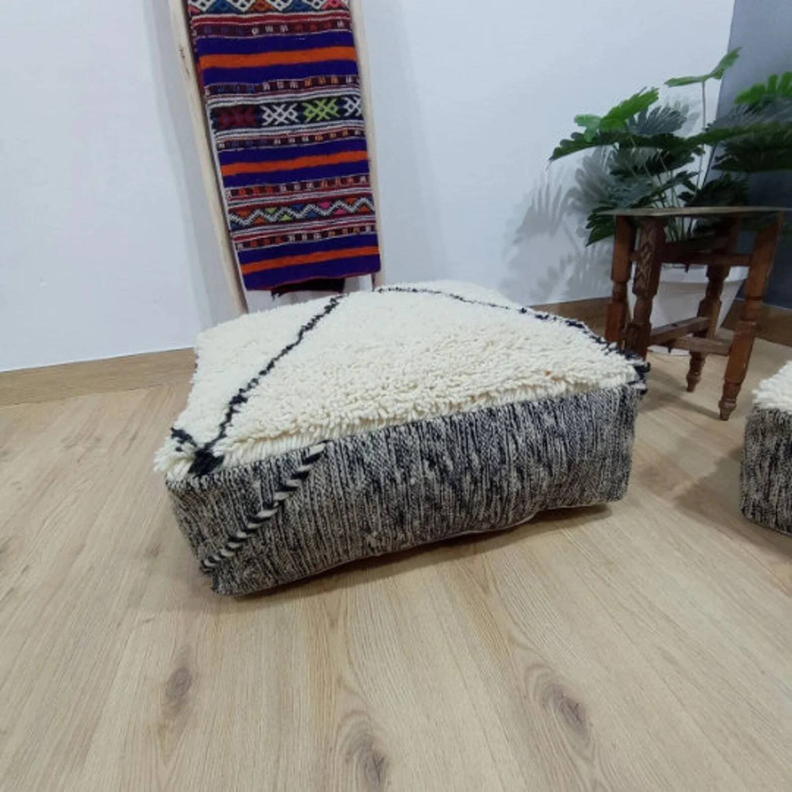 Handmade Berber pouf in wool 60 X 60 X 20 CM