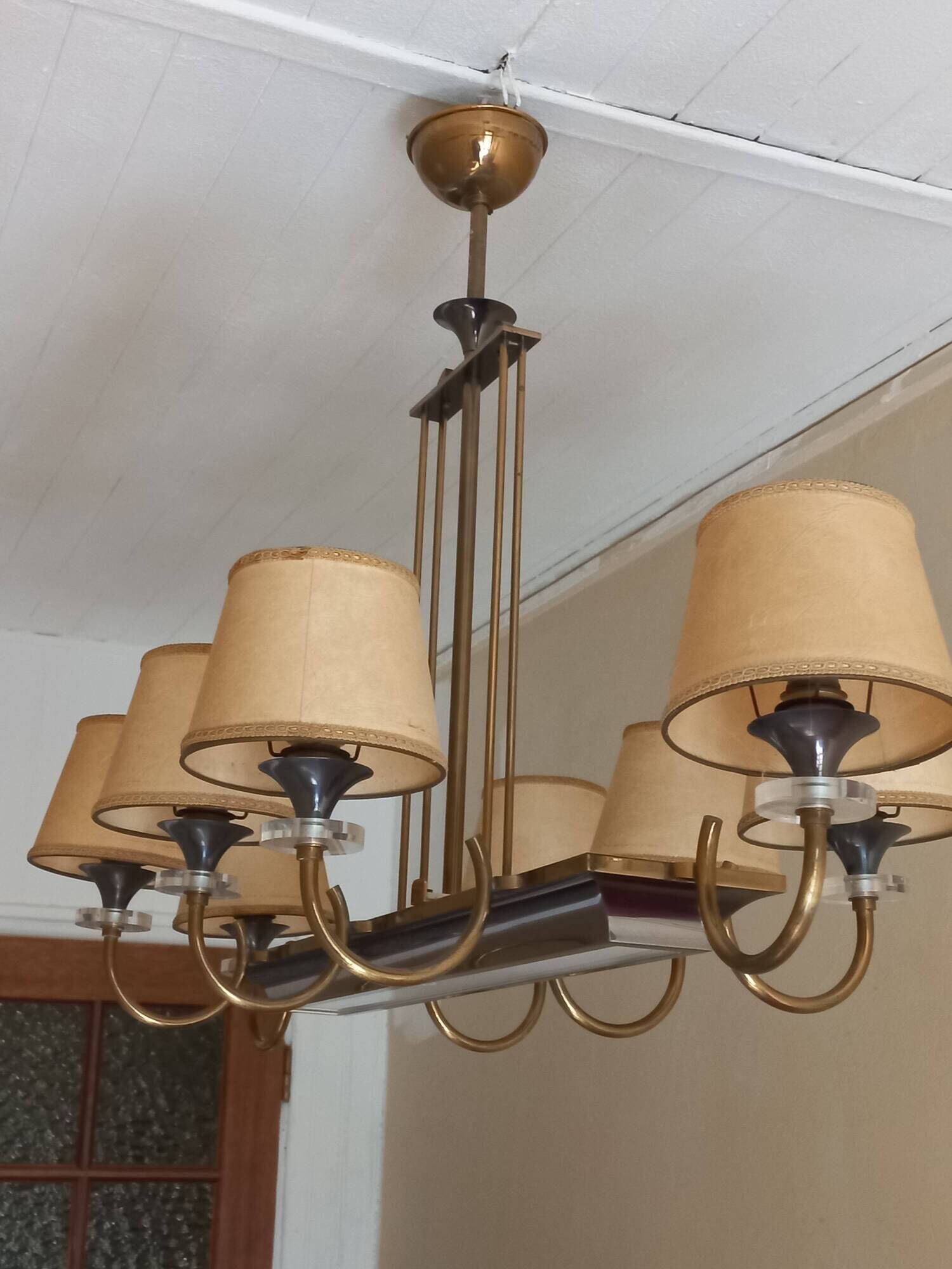 Vintage chandelier in gilded brass, chromed metal and plexiglass from the 1950s