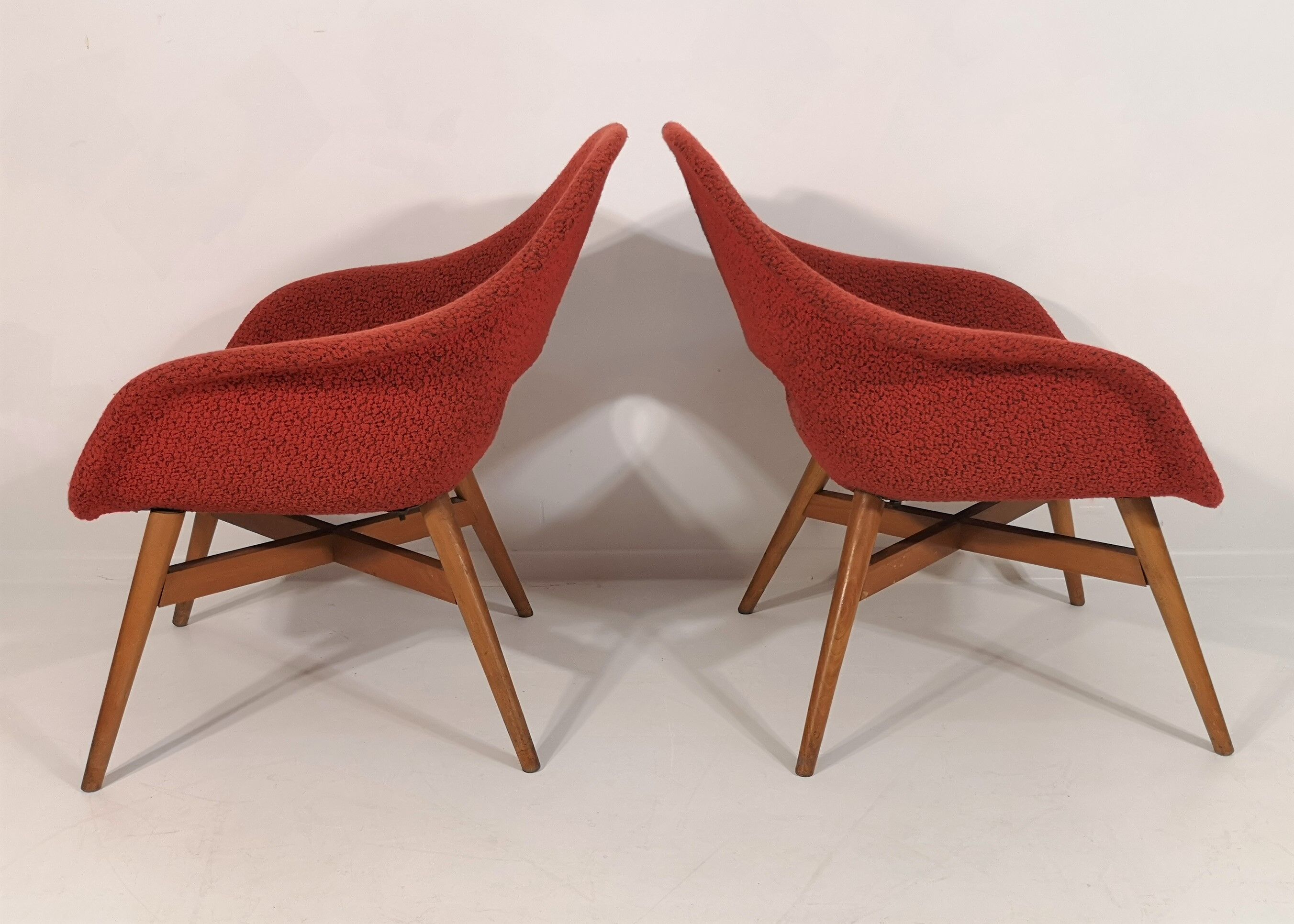 Ensemble de 2 fauteuils coque de Miroslav Navratil, années 1960
