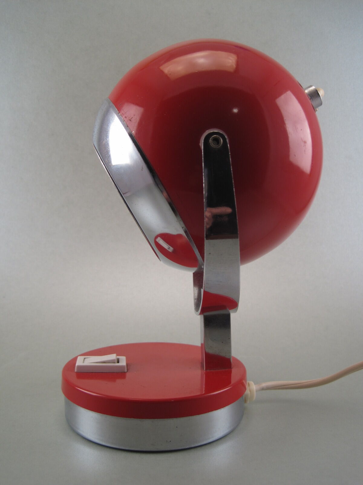 Seventies Space Age Eyeball table lamp in red and chrome laqué metal