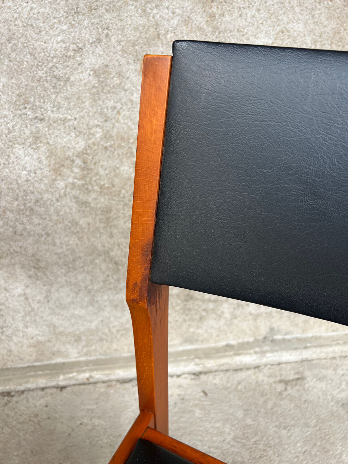 2 wooden and faux leather chairs in Scandinavian style