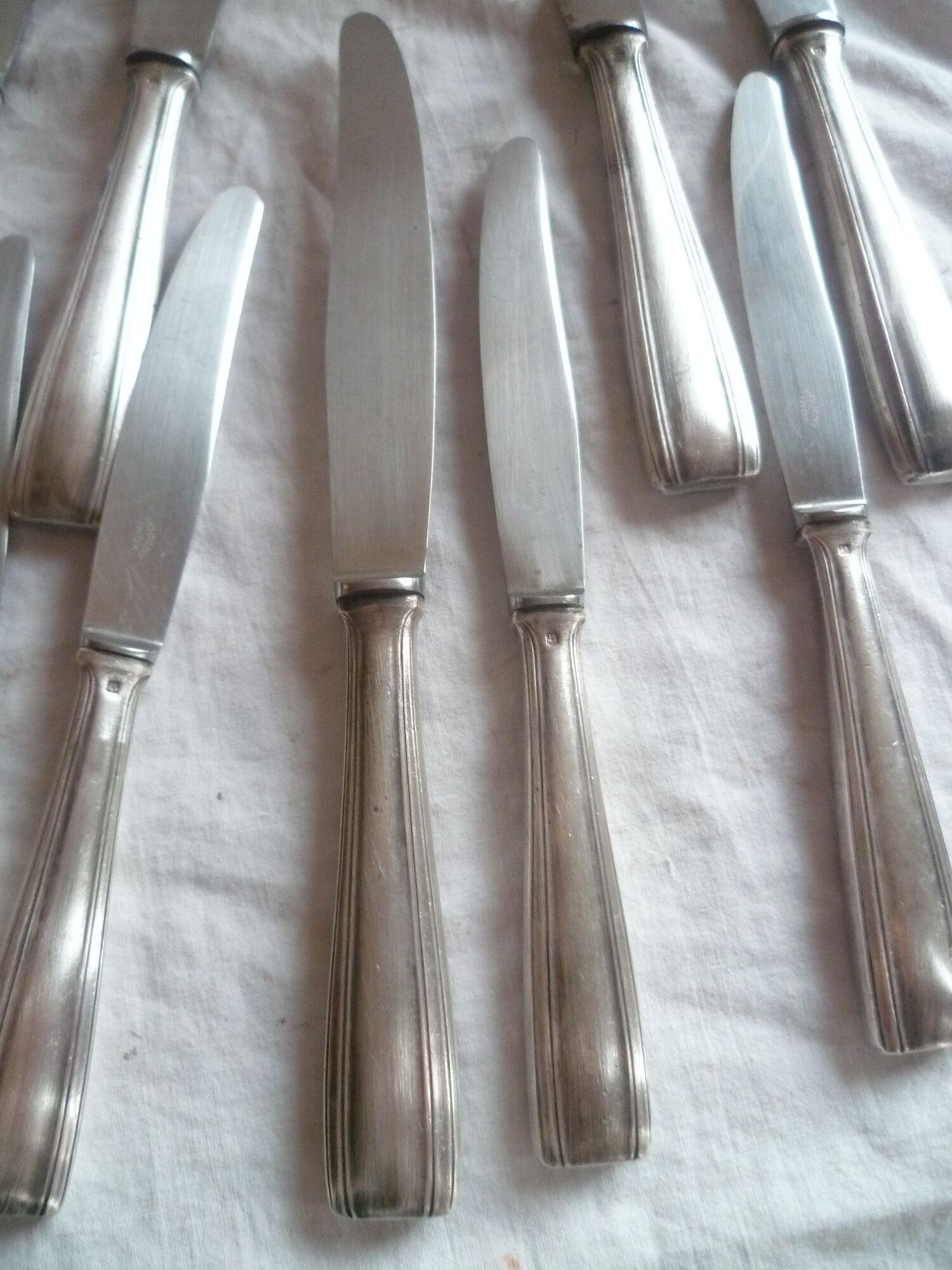 Ens. 12table knives 10 dessert knives in food. silver vintage style