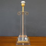 Lampe de table en laiton plaqué or Les Arcades Lucite