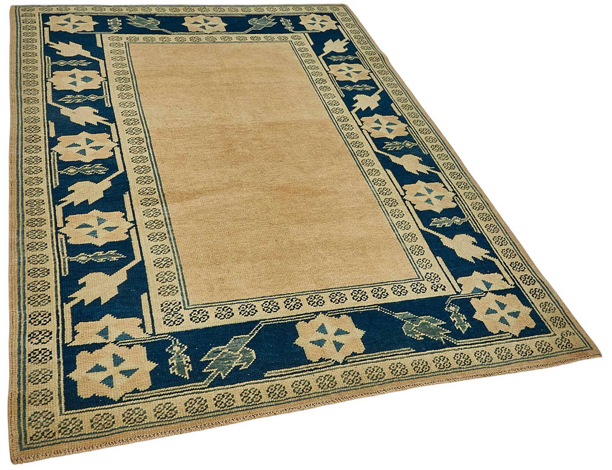 Turkish Vintage Anatolian Rug 142 cm x 192 cm