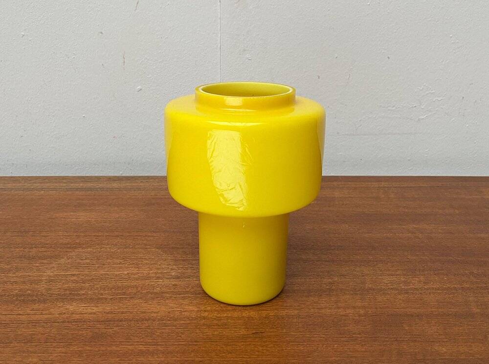 Mid-century yellow glass table lamp model 120 by Uno & Östen Kristiansson for Luxus, Vittsjö, Sweden, 1950s.