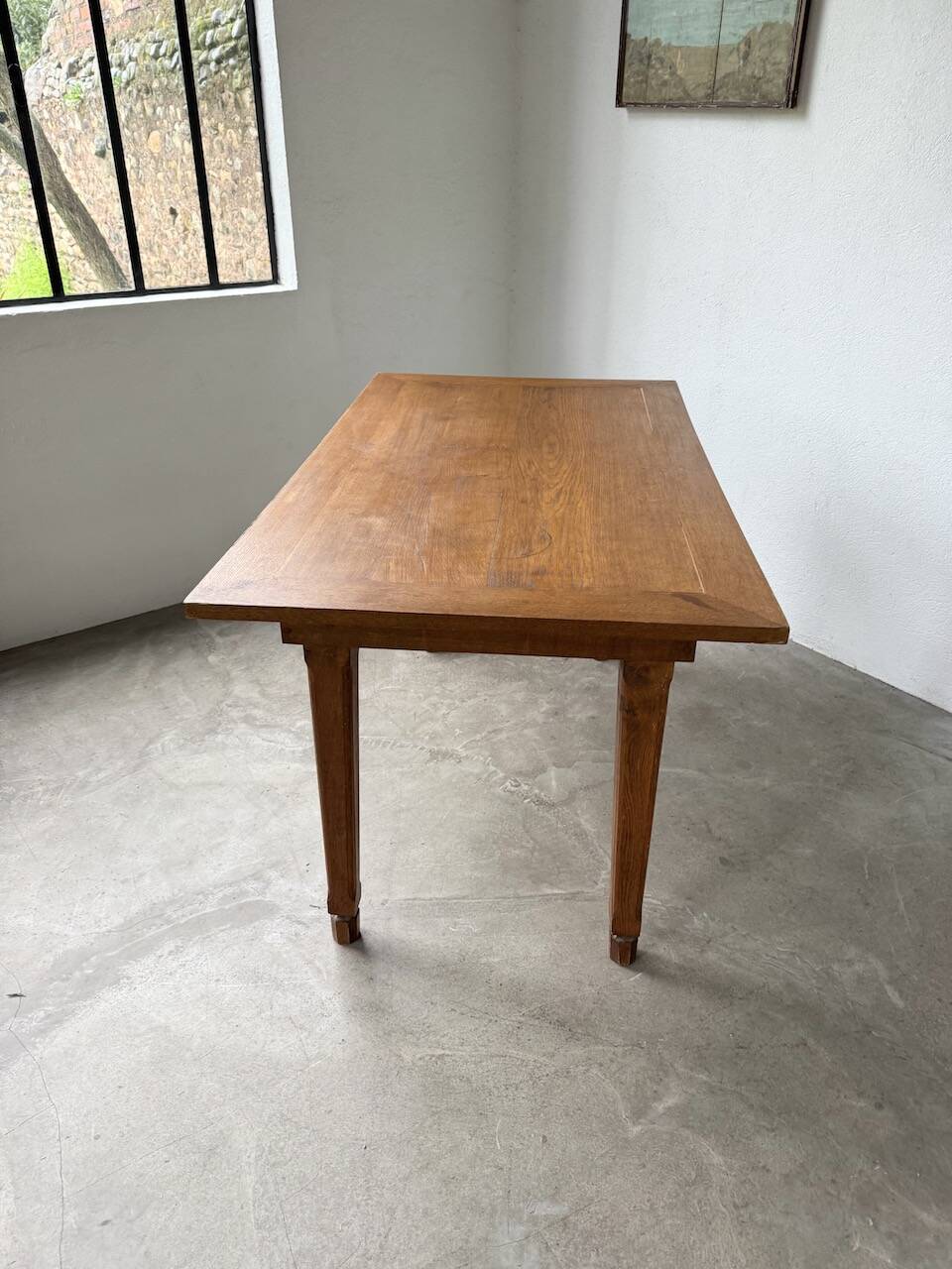Extendable farmhouse table in oak