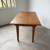 Extendable farmhouse table in oak