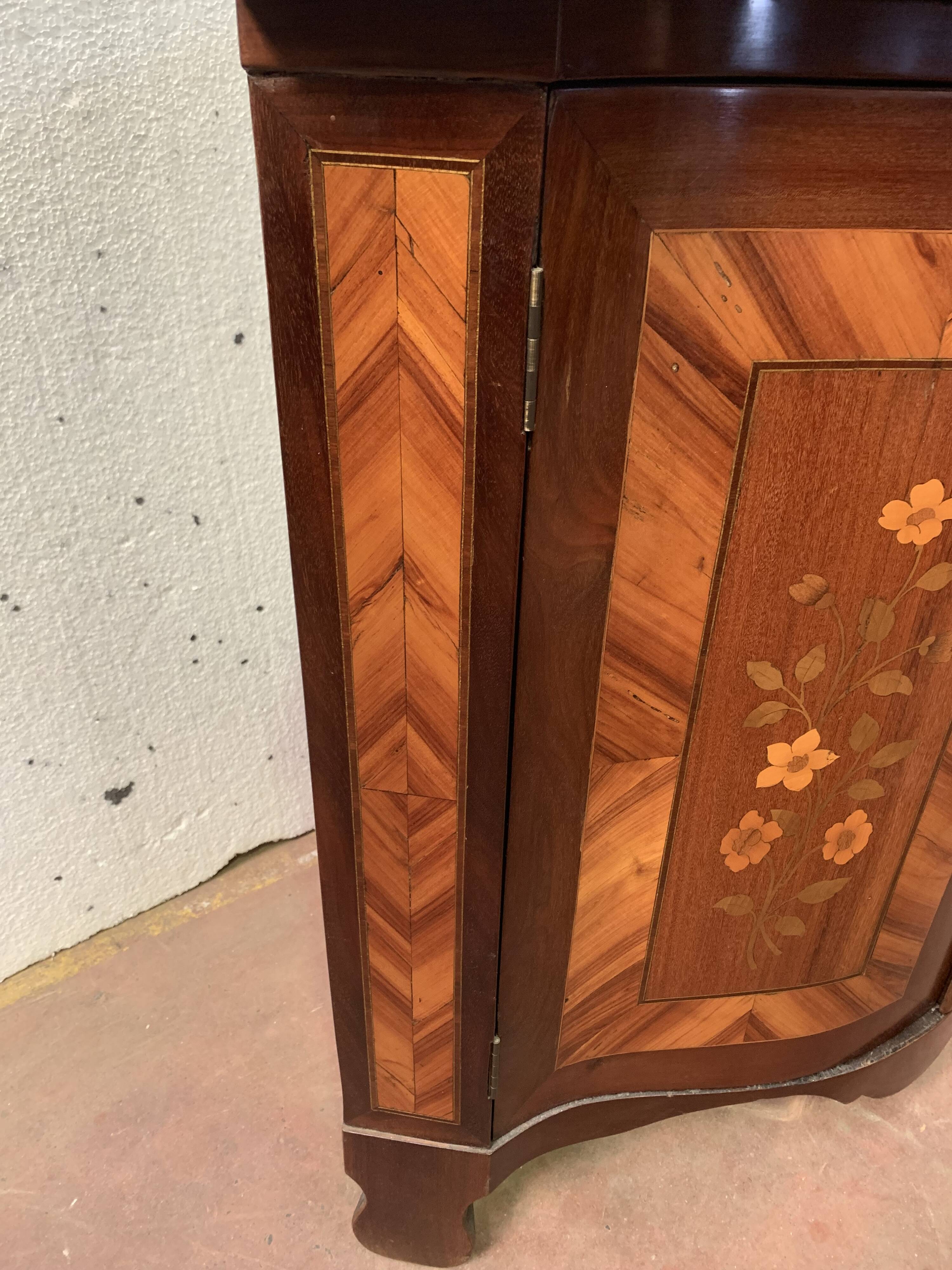 Notch has two curved doors mahogany and rosewood xviii century