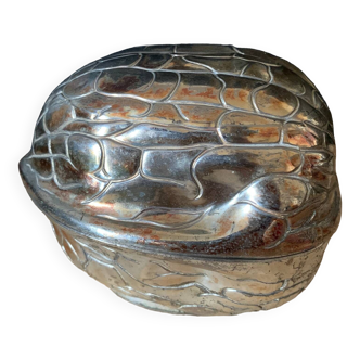Boîte forme de noix en métal argenté