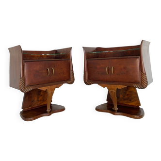 Tables de chevet italiennes Art déco en ronce de noyer, années 1950. Il ya une tablette supérieure en verre