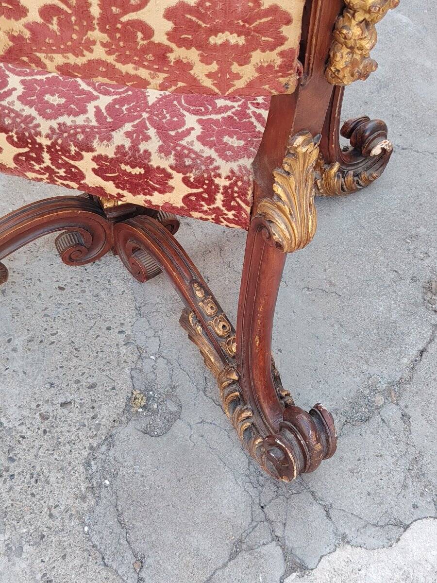 Un trône ou fauteuil d'apparat imposant , en bois sculpté XIX siecle