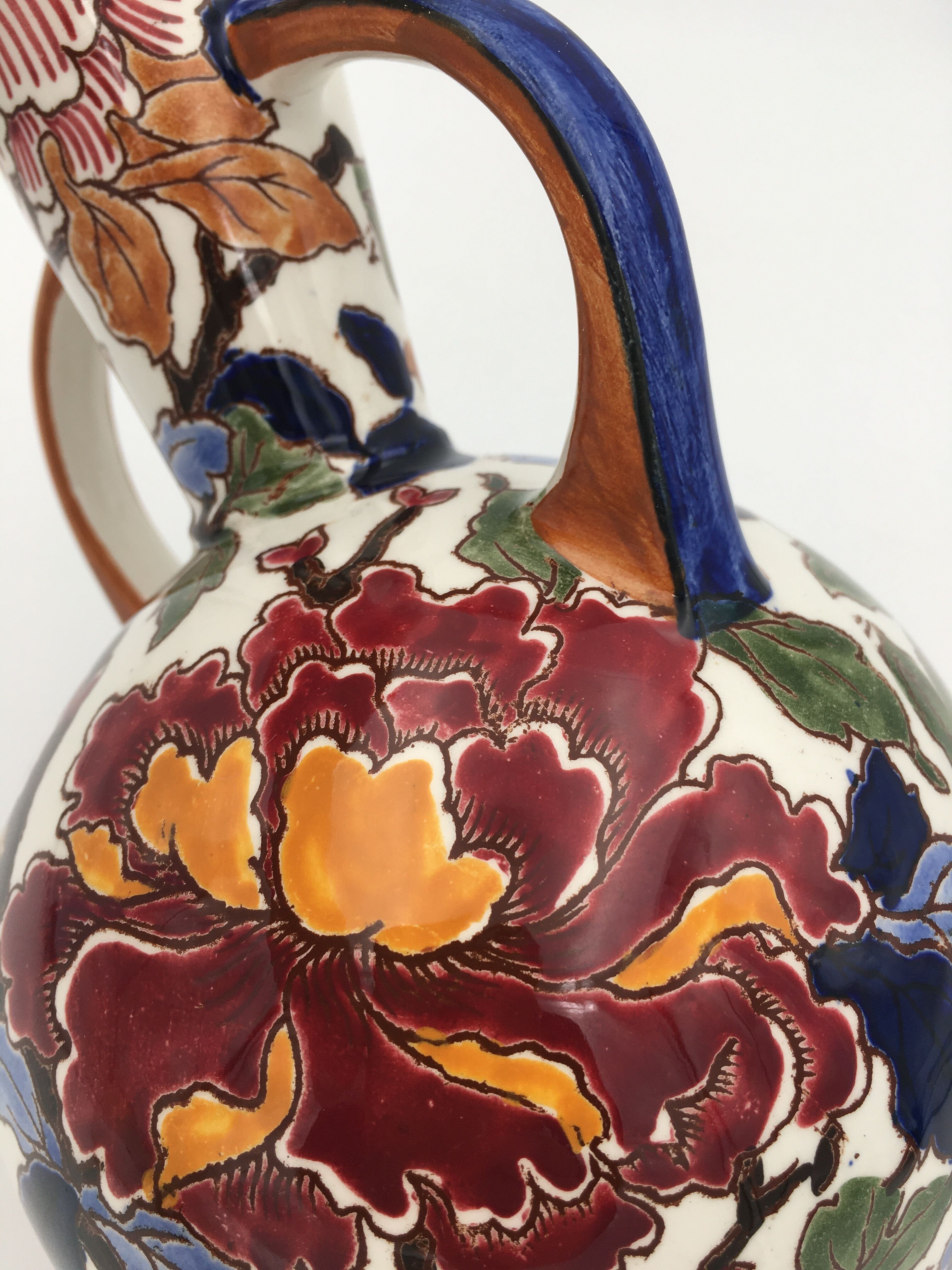 Gien's earthenware vase and two cups, "Peonies" decoration, signed GIEN - 20th century