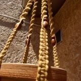 Suspension in macramé