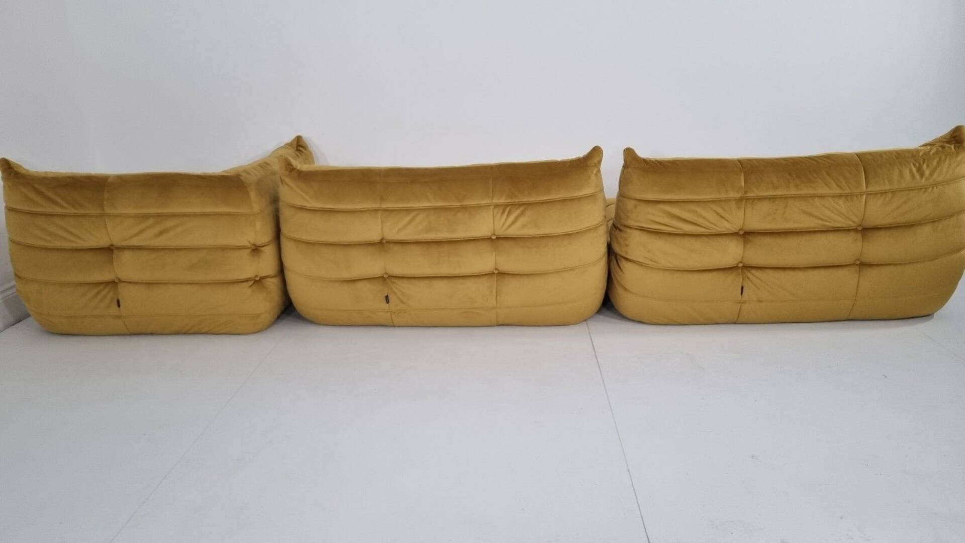 Ligne Roset Togo – 2 canapés 2 places et un élément d'angle.