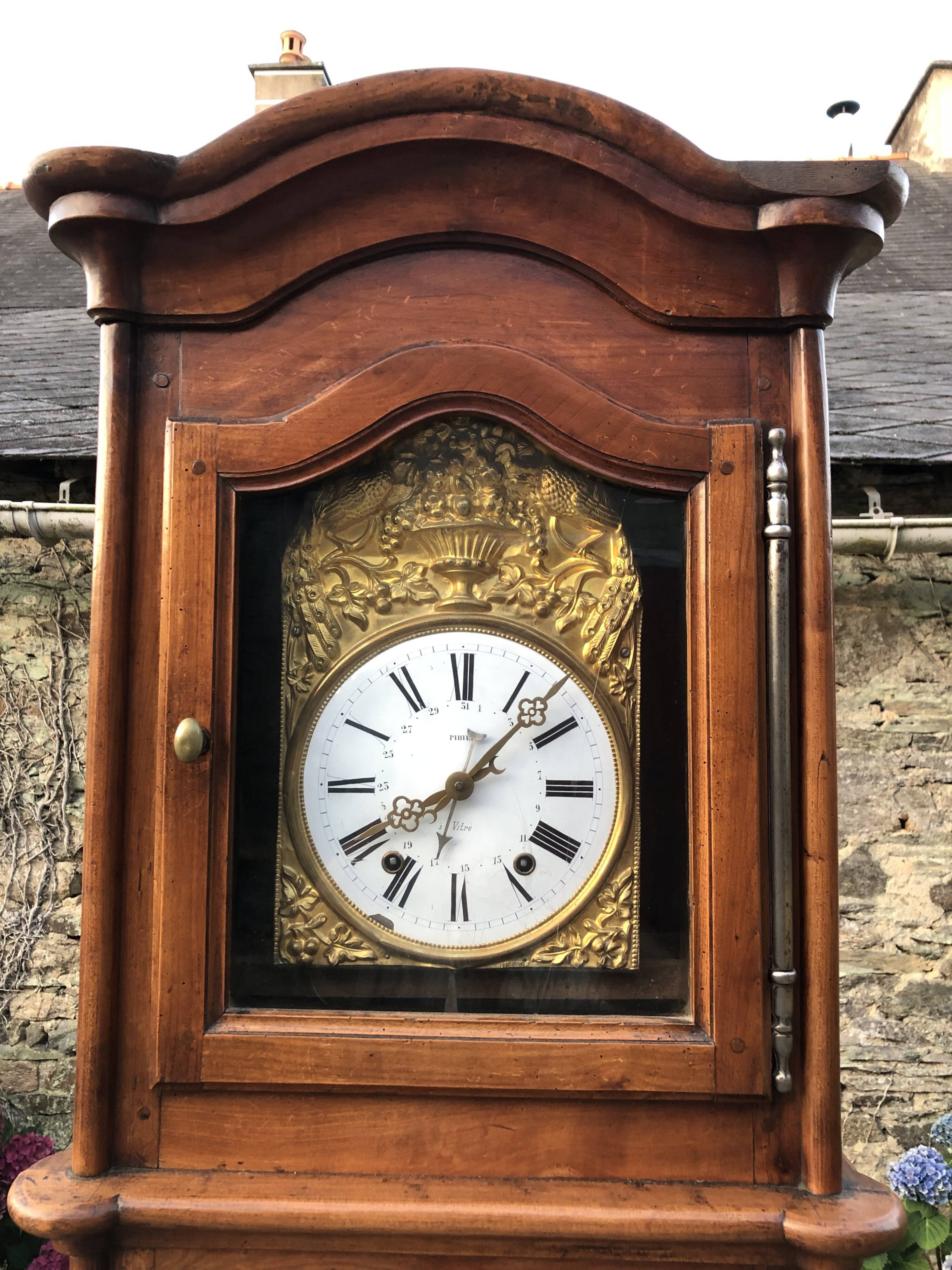 Comtoise clock in cherry style Louis XV period 19th region Fougères.