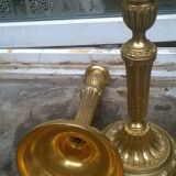 Paire de bougeoirs en bronze doré