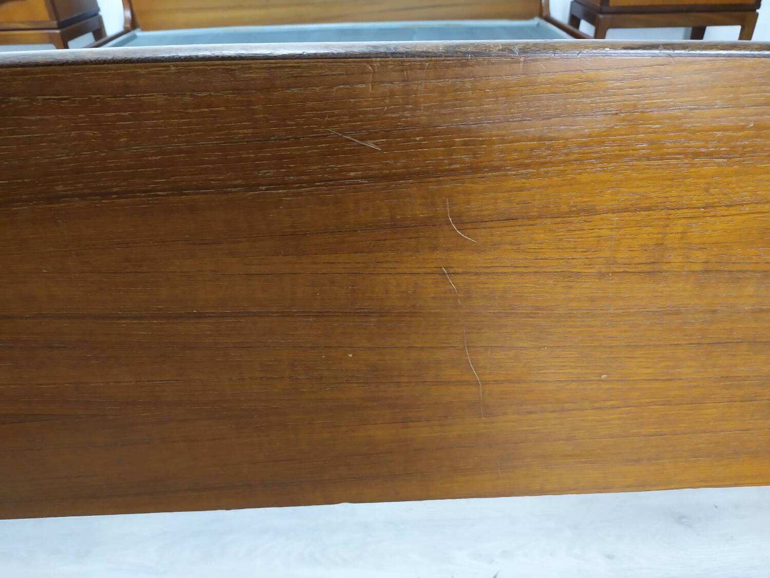 Scandinavian bed 140