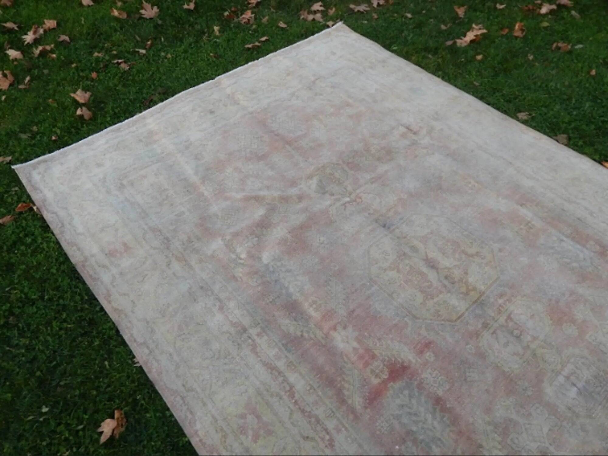 Vintage handmade Turkish rug 205x305 cm