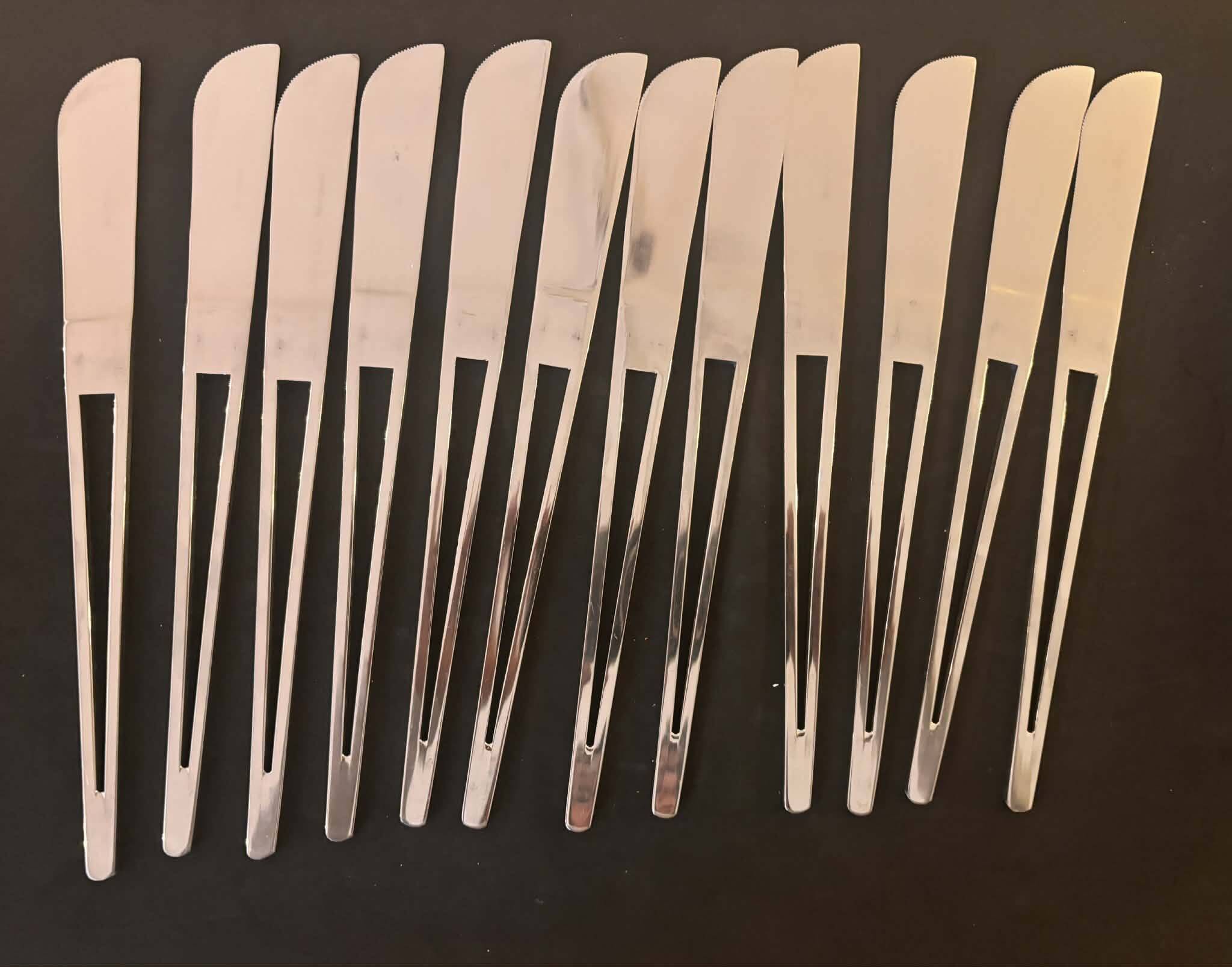 Ménagère 12 personnes acier