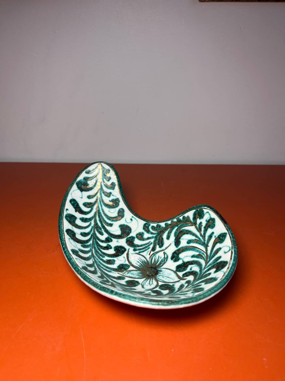 Ceramic pocket emptier