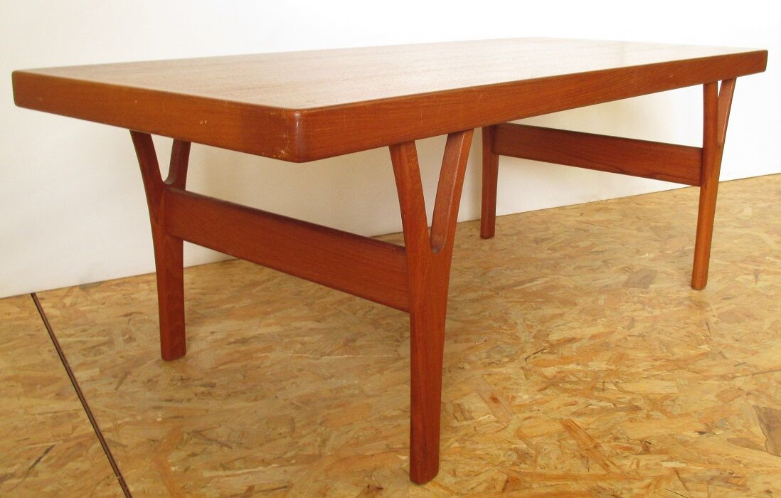 Scandinavian coffee table Trioh